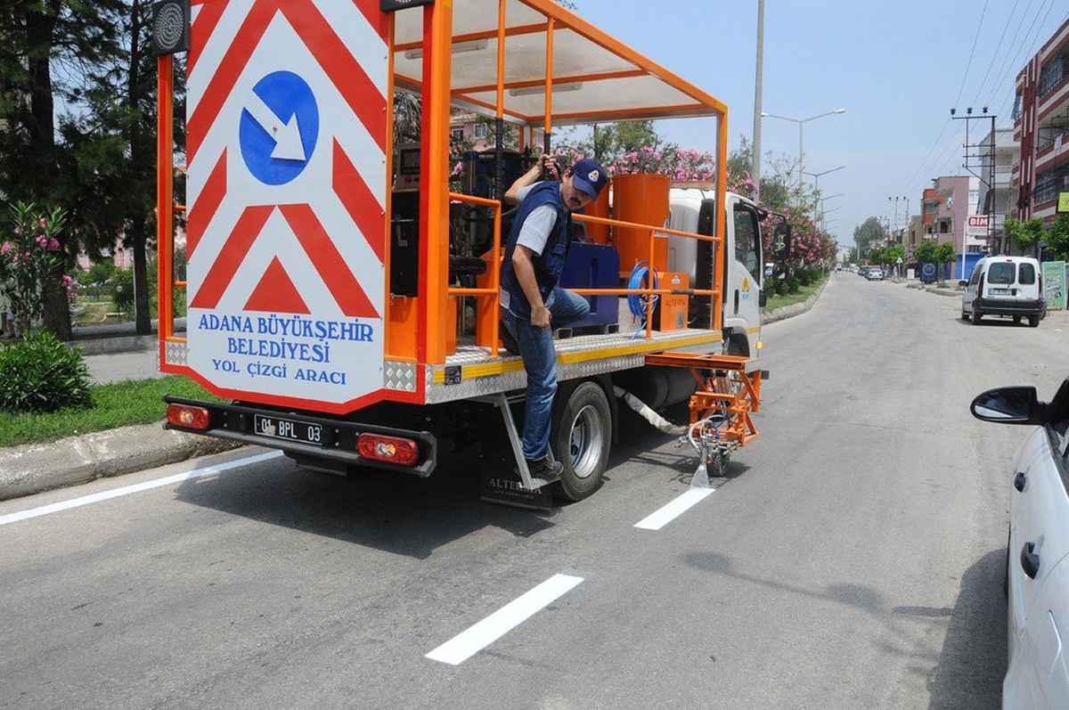 Büyükşehir Yolları Artık Kendi Aracıyla Çiziyor