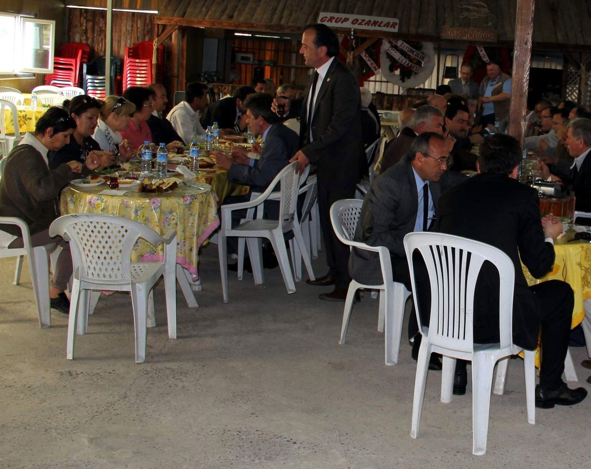 CHP'den Parti Üyelerine Kahvaltı