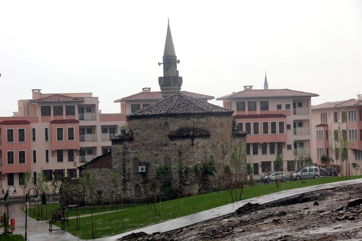 Doğanbey'de Sıra Tarihi Binalara Geldi