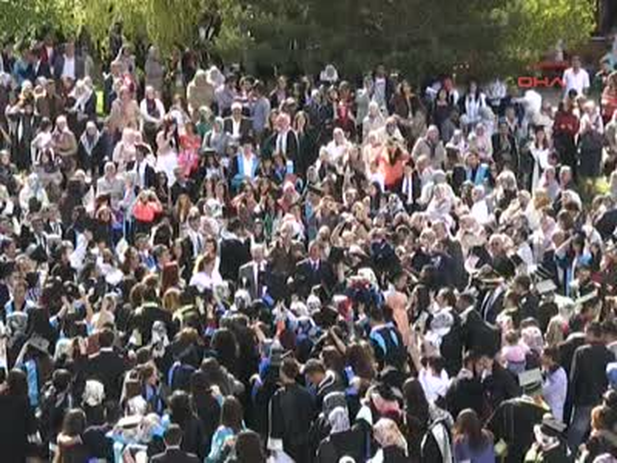 Erzurum\'da 1500 Öğrencinin Mezuniyet Halayı