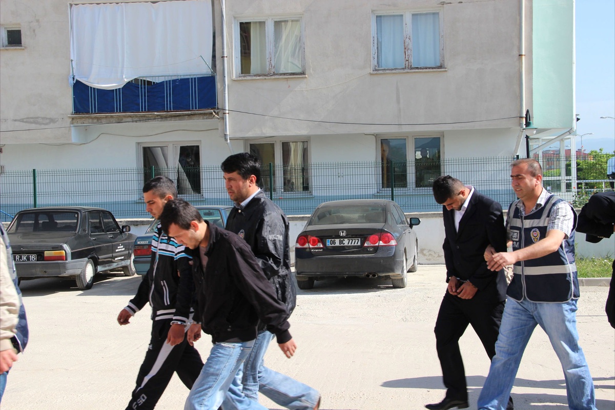Esrar Operasyonunda 10 Kişi Tutuklandı