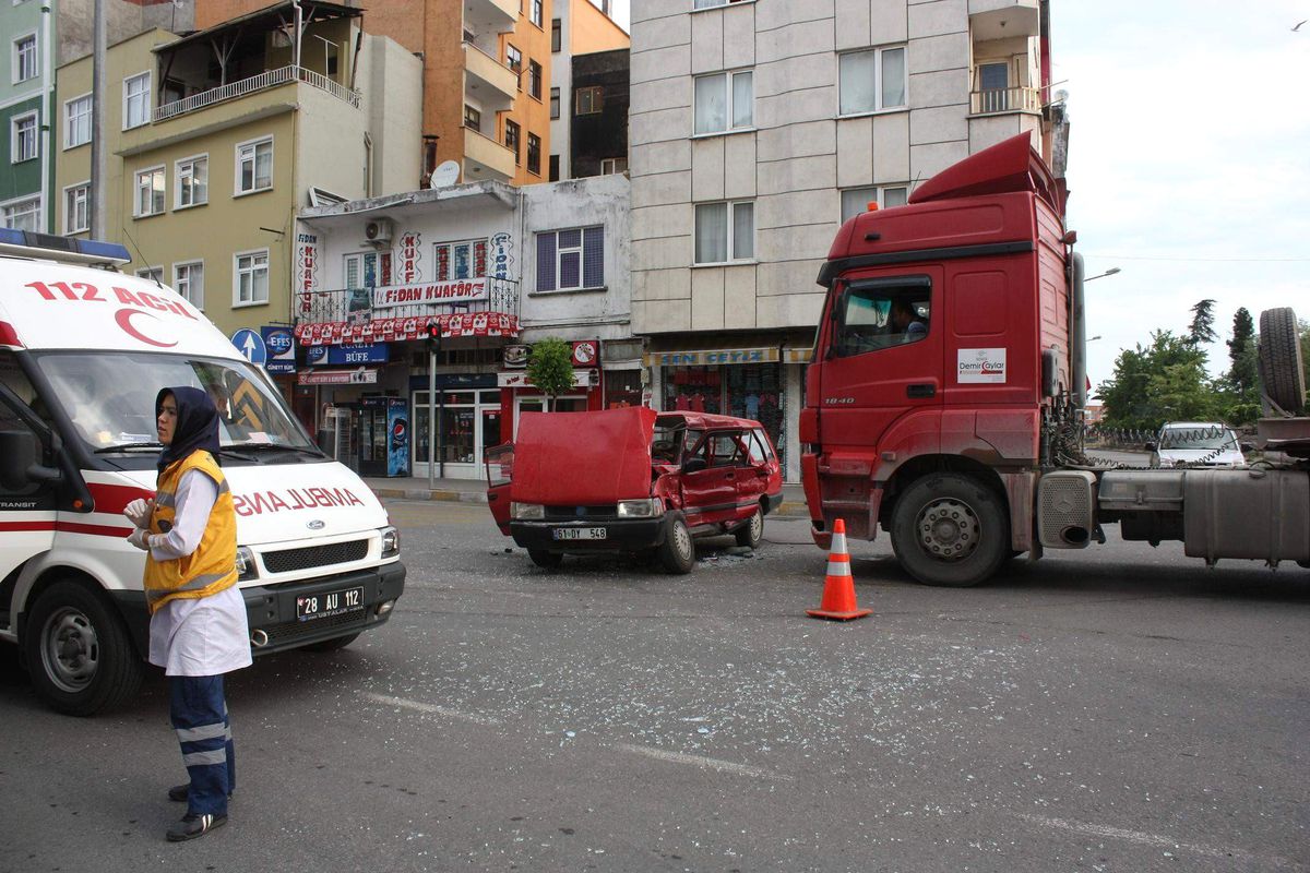 Giresun\'da Trafik Kazası: 3 Yaralı