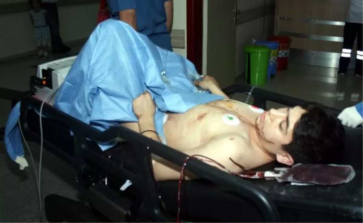 Gittikleri Sünnet Düğününde Sıkılan Oğlunu Bıçakladı