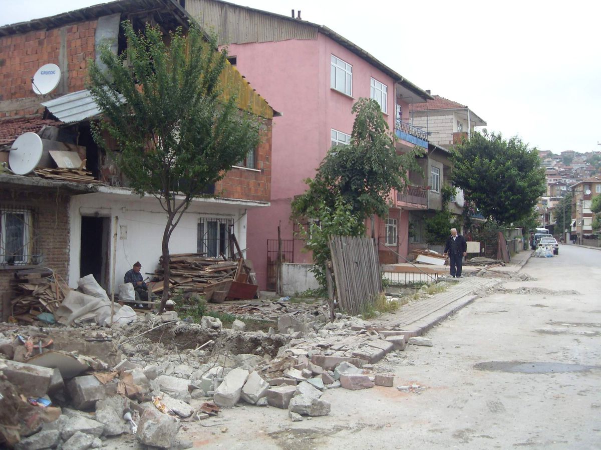 İzmit Görsel Kirlilikten Kurtuluyor