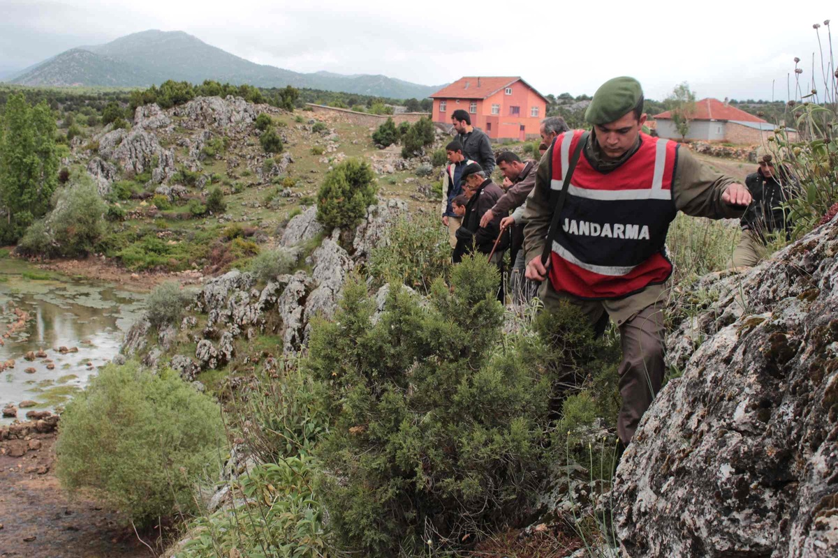 Jandarma Köpeğinin Elbisesini Bir Kez Koklaması Yetti
