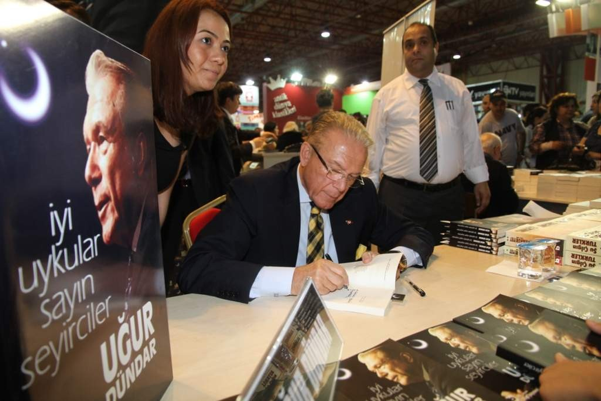 Kocaeli Kitap Fuarı'nda Uğur Dündar İzdihamı