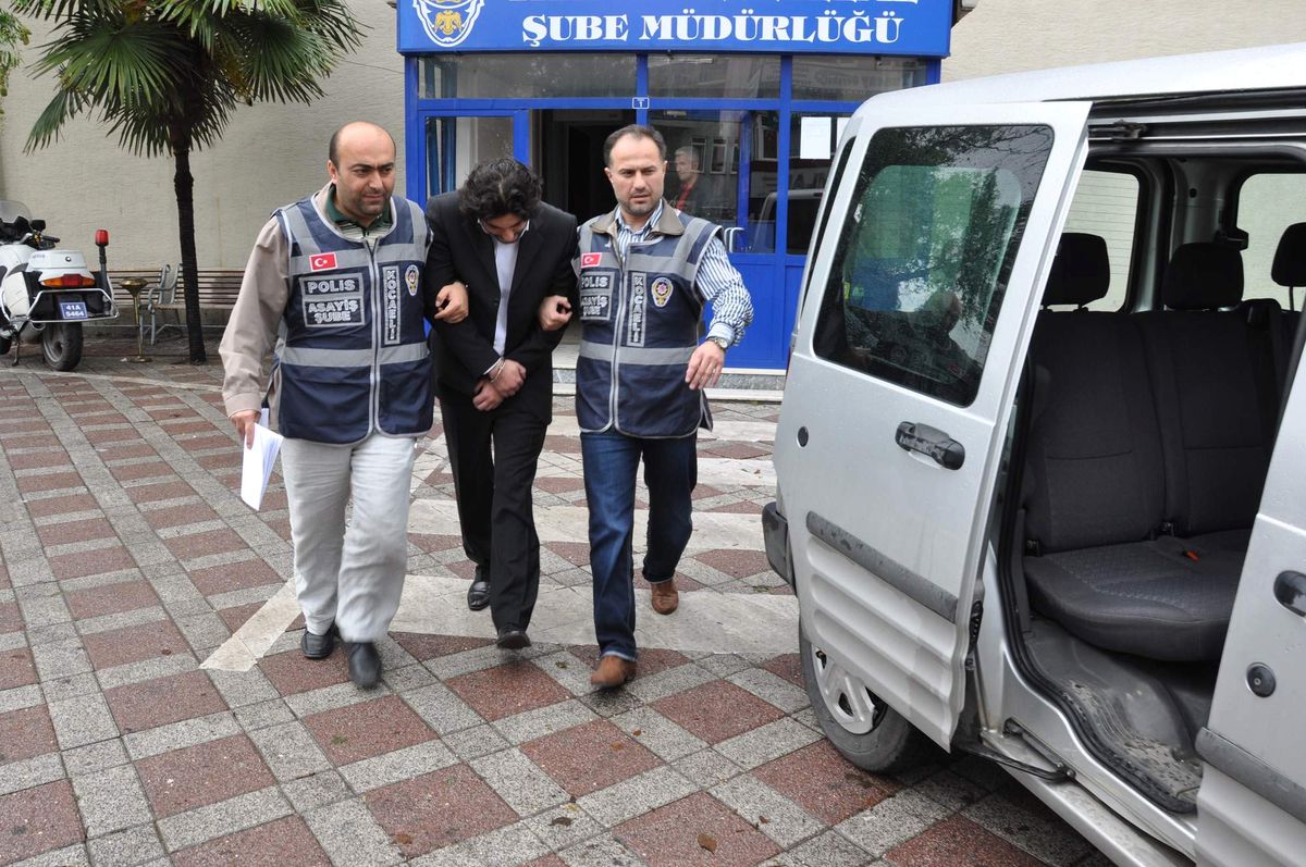 Kocaeli\'nde Bıçaklı Kavga: 2 Yaralı