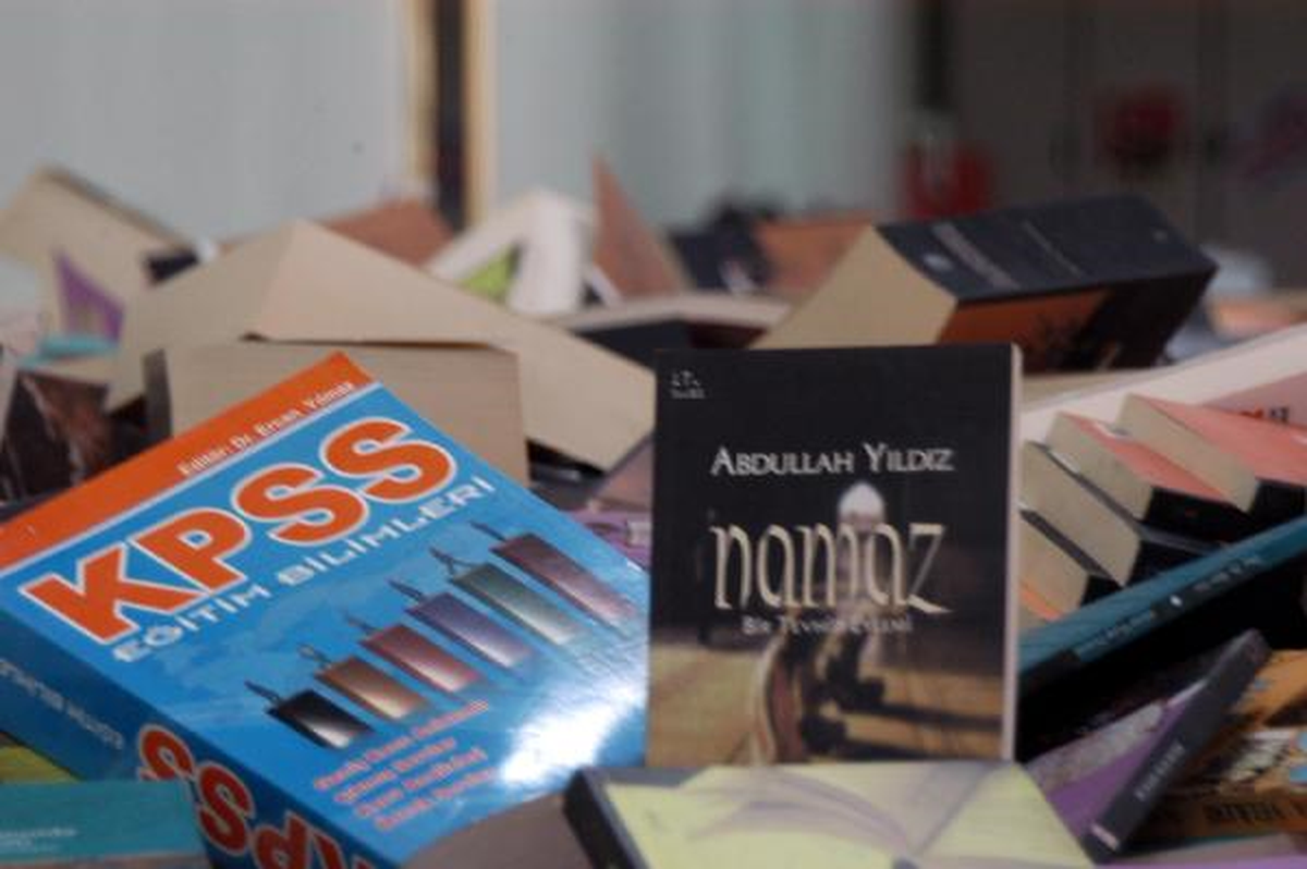 Konya\'da 16 Bin Korsan Kitap Ele Geçirildi