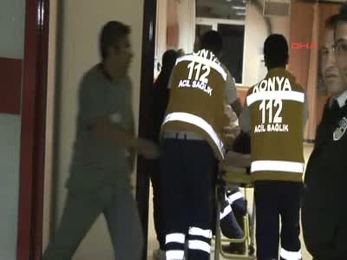 Karısını Sokak Ortasında Bıçakladı