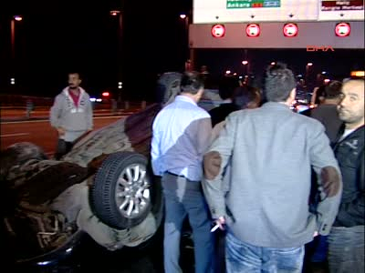 "Makas Atma" Faciayla Bitecekti Fatih\'te 2 Otomobilin Karıştığı Kazada Takla Atan Otomobilde...