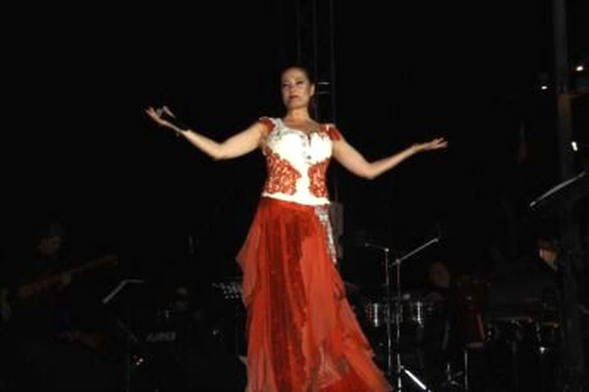 Marmaris'te, Candan Erçetin'le 19 Mayıs Coşkusu