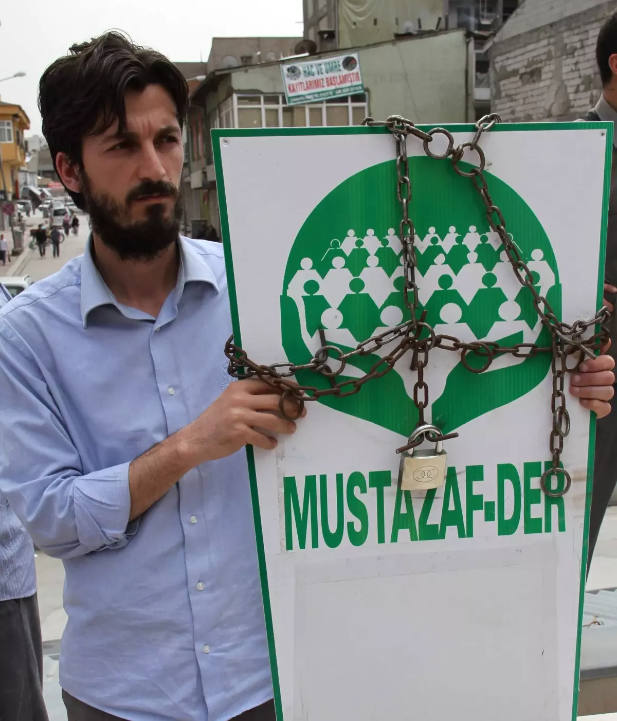 Mustazaf-Der\'in Kapatılmasına Tepki