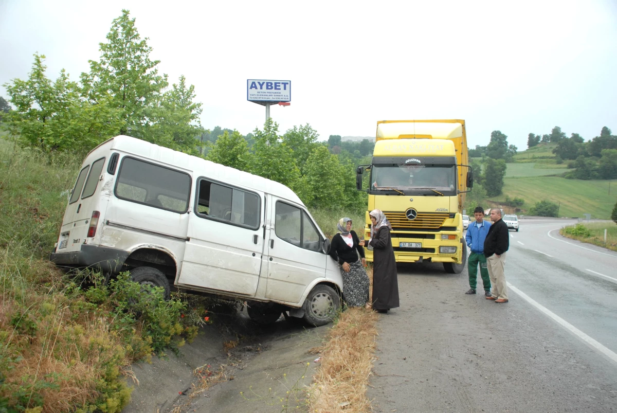 Nikaha Giderken Kaza Geçirdiler: 4 Yaralı