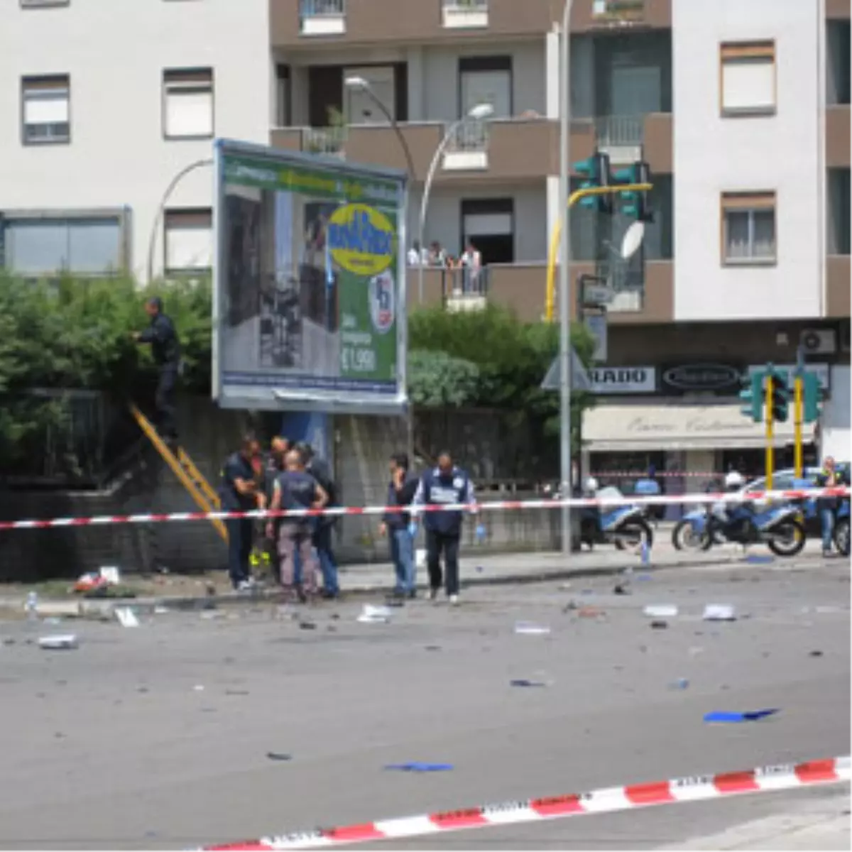 Okula Bombalı Saldırının Şüphelisi Güvenlik Kamerasında