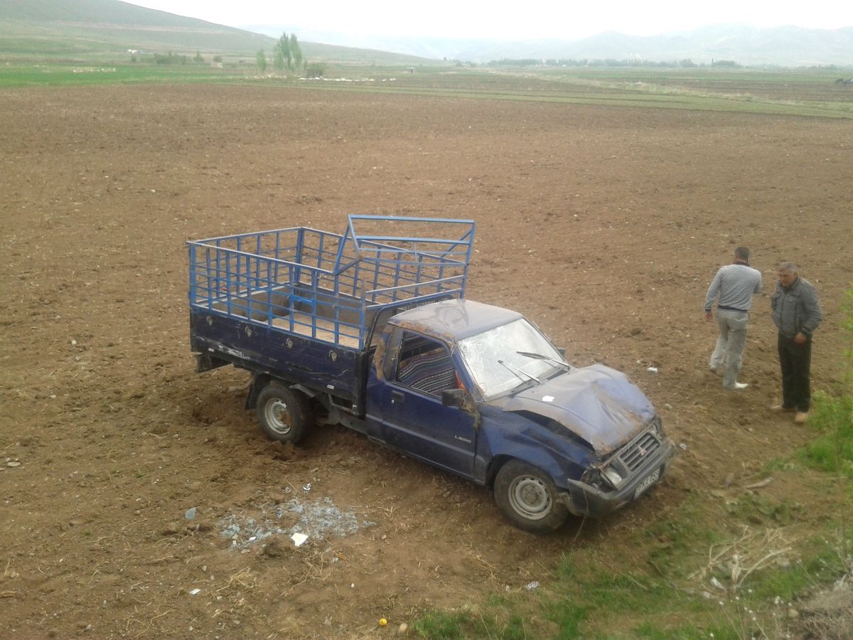 Pasinler'de Trafik Kazası: 3 Yaralı