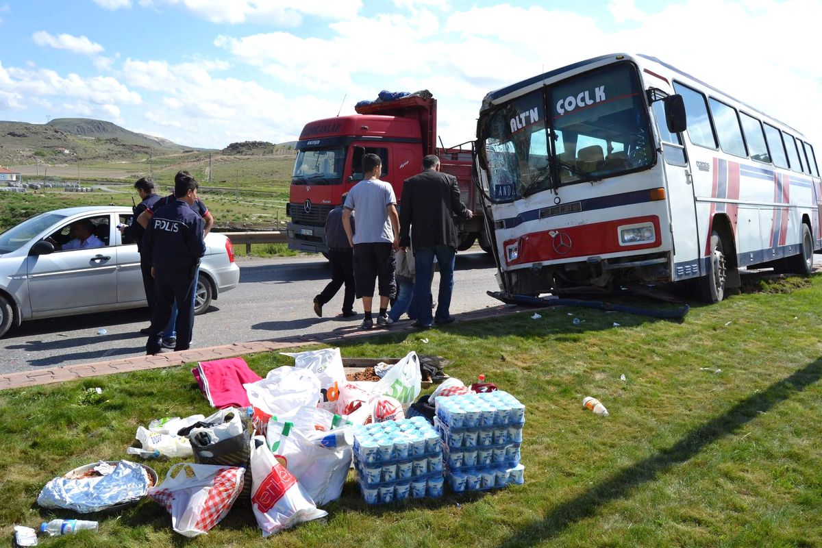 Pikniğe Giden Öğrenciler Ölümden Döndü