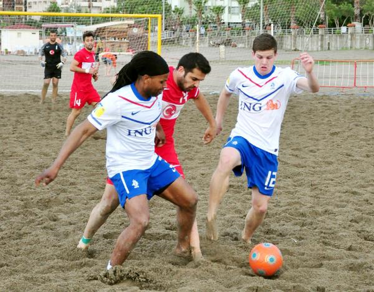 Plaj Futbolu Milli Takımı Hollanda\'ya Yenildi