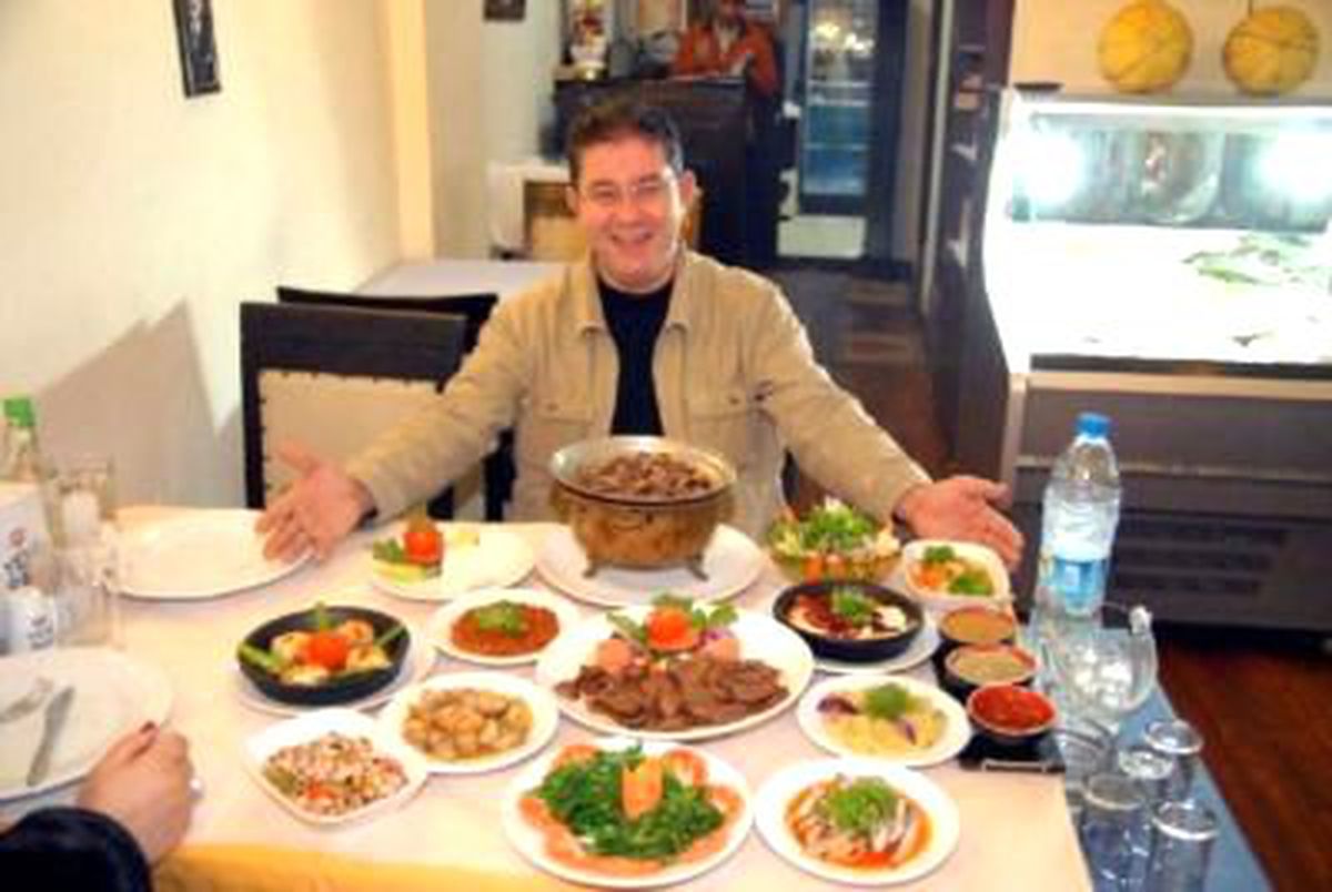 Restoran İşletmecisi İki Kişiyi Yaraladı