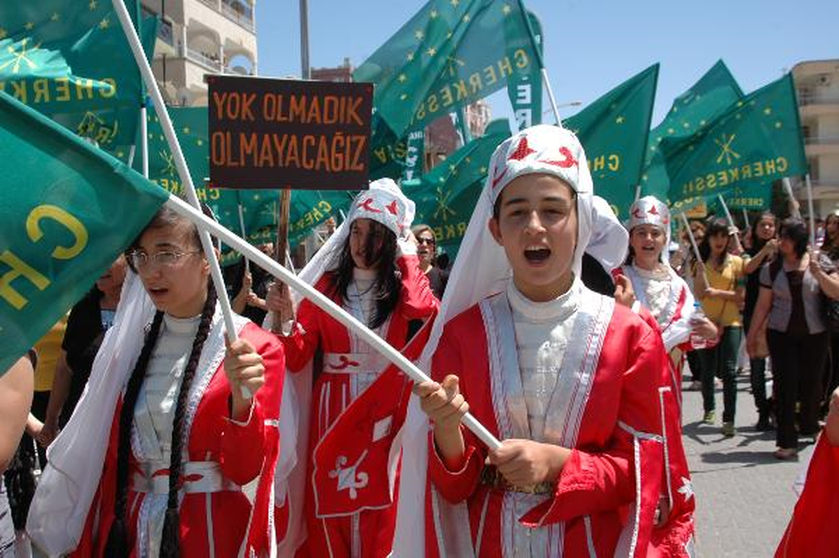 Reyhanlı\'daki Çerkezlerden Sürgün Protestosu