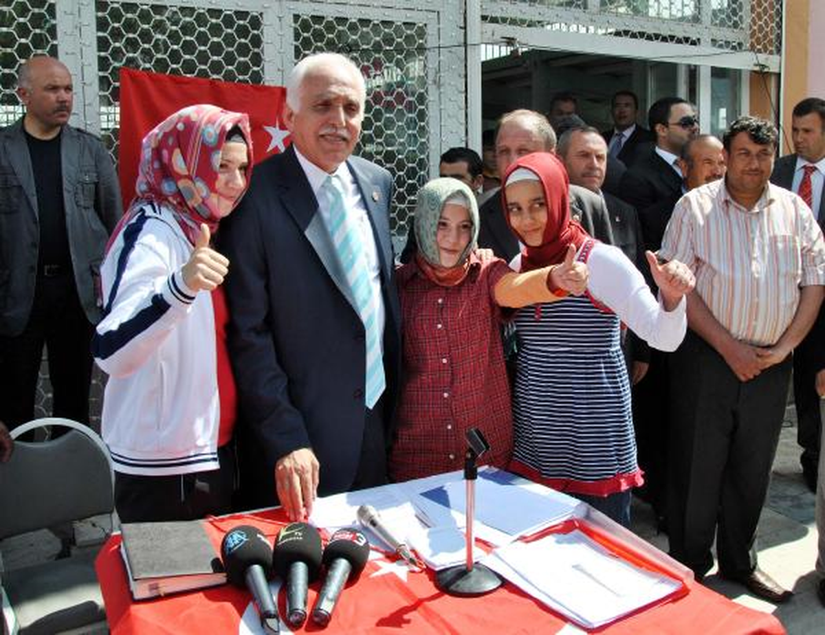 Saadet Partisi, Zinanın Suç Sayılması İçin İmza Kampanyası Başlattı