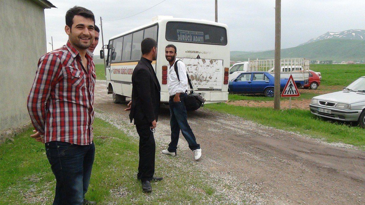 Sürücü Adaylarının Direksiyon Sınavı Heyecanı