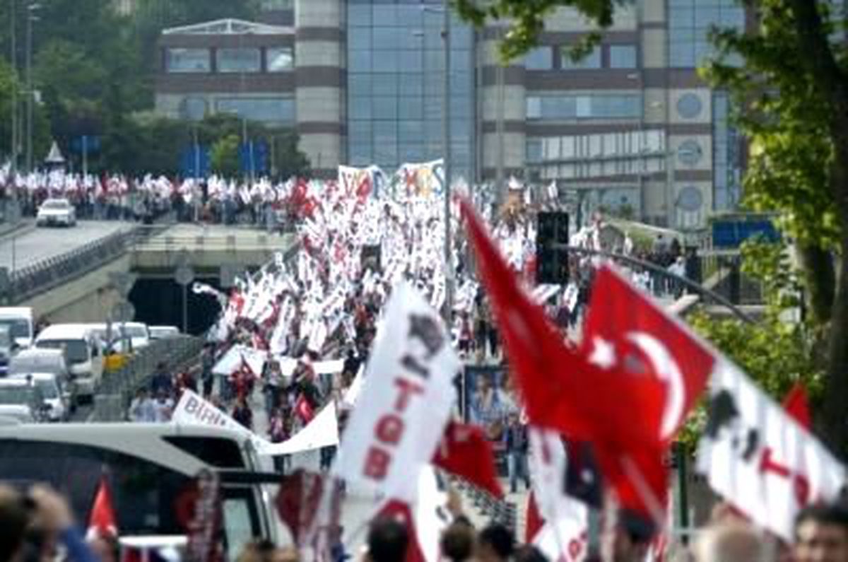 Tgb\'nin 19 Mayıs Yürüyüşünde Gerginlik