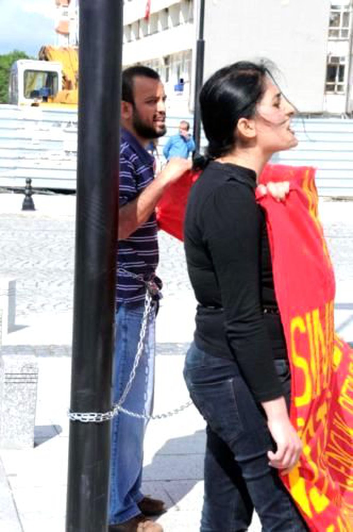 Tutuklu Arkadaşları İçin Zincirli Eylem Yaptılar