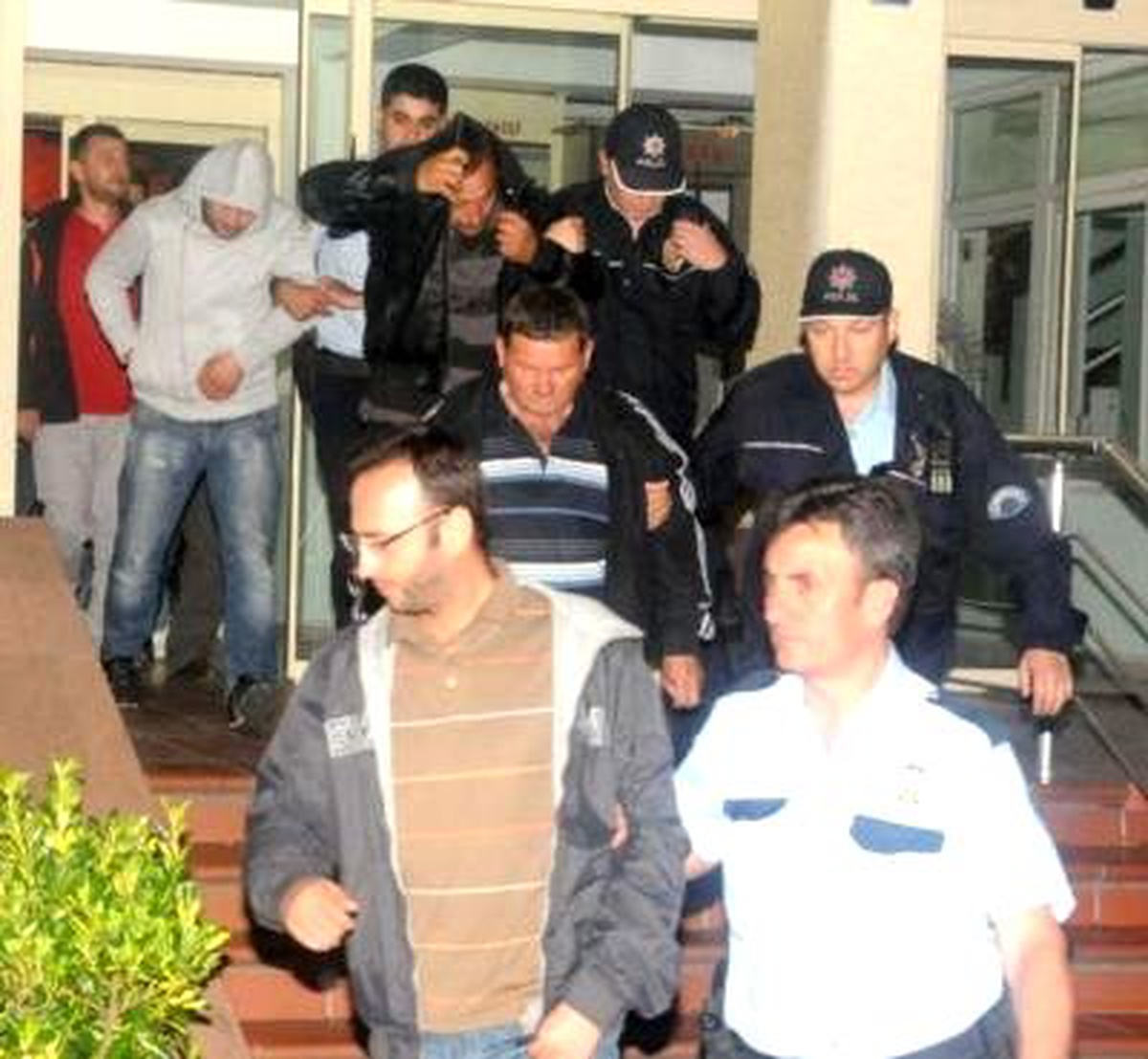 Yolsuzluk Şüphelileri Adliyeye Sevk Edildi (2)