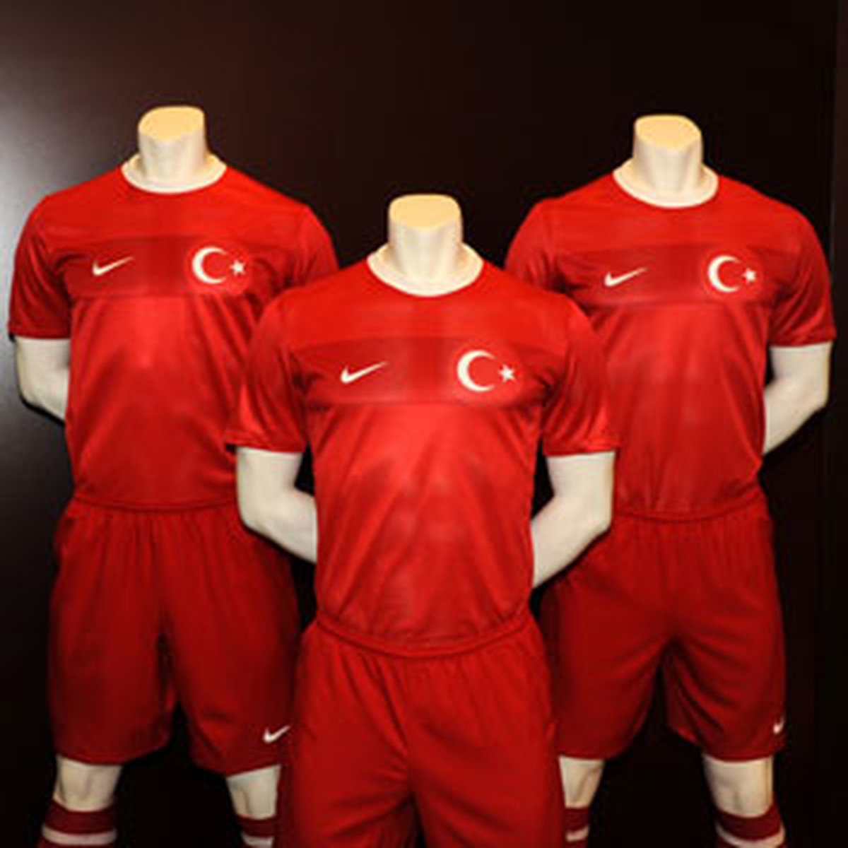 A Milli Futbol Takımı'nın Yeni İç Saha Forması Tanıtıldı