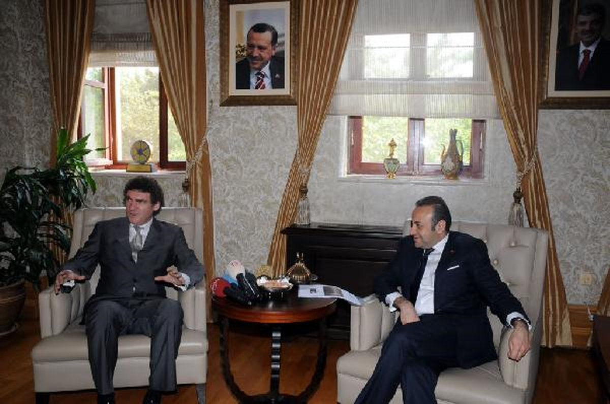 Bakan Bağış Orkestra Şefi Cem Mansur'u Kabul Etti