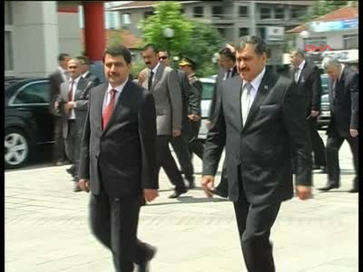 Bakan Eroğlu\'ndan Tokalaşma Rekoru