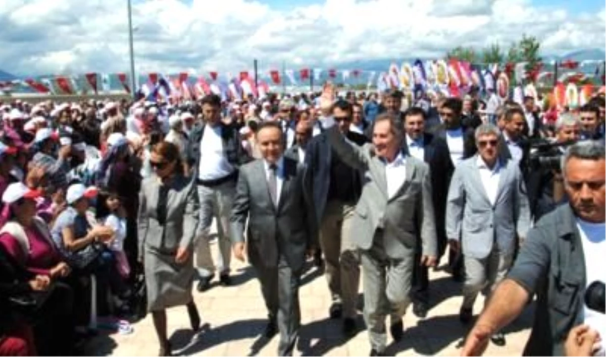 Bakan Günay\'a Antalya\'da Protesto