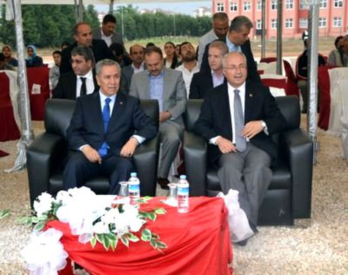 Başbakan Yardımcısı Arınç, Manisa\'da...