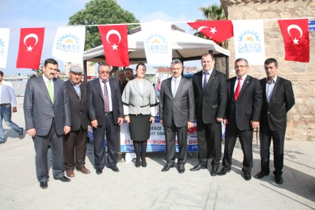 Başkan Köşker Süt Dağıttı