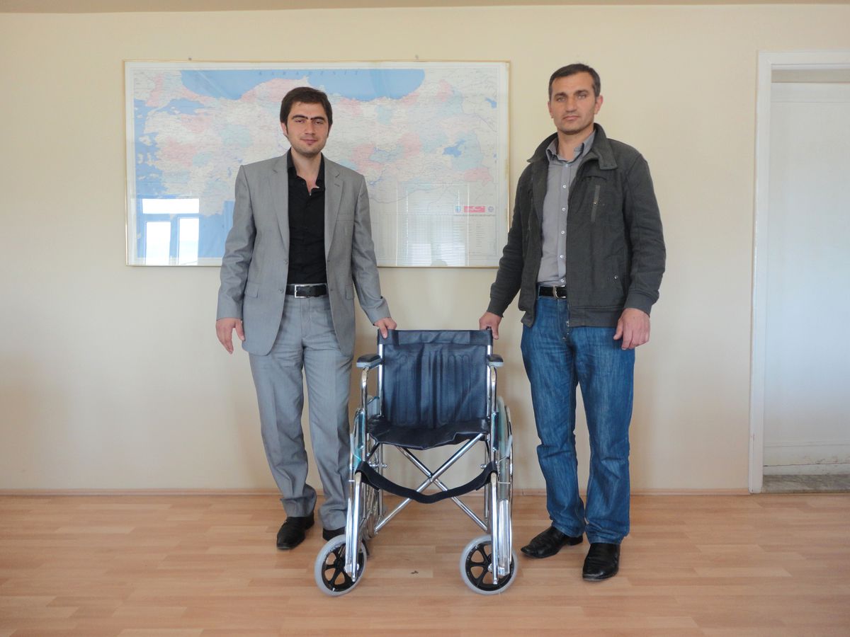 Başkan Seyrek \' Ten Tekerleklı Sandalye Yardımı