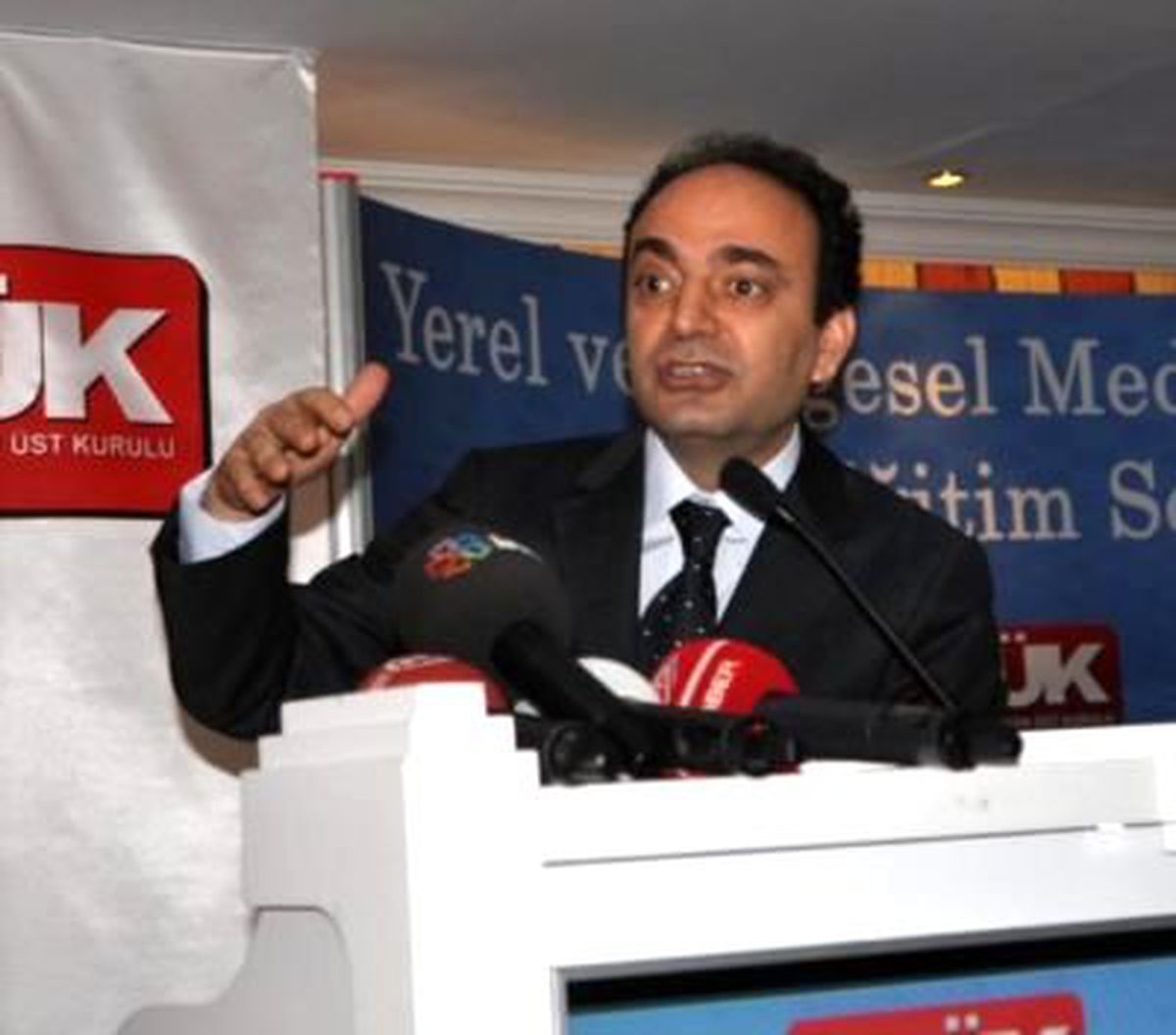 Baydemir, RTÜK\'e Dizileri Şikayet Etti