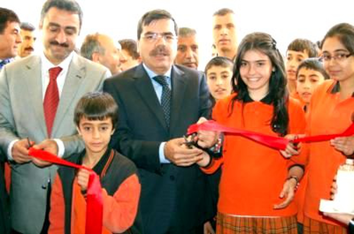 Bitlis TOBB İlköğretim Okulu'nun Spor Salonu Hizmete Açıldı