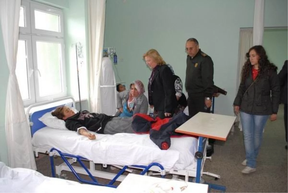 Bolvadin\'de Öğrenci Servisi Kaza Yaptı: 3\'ü Ağır 14 Yaralı