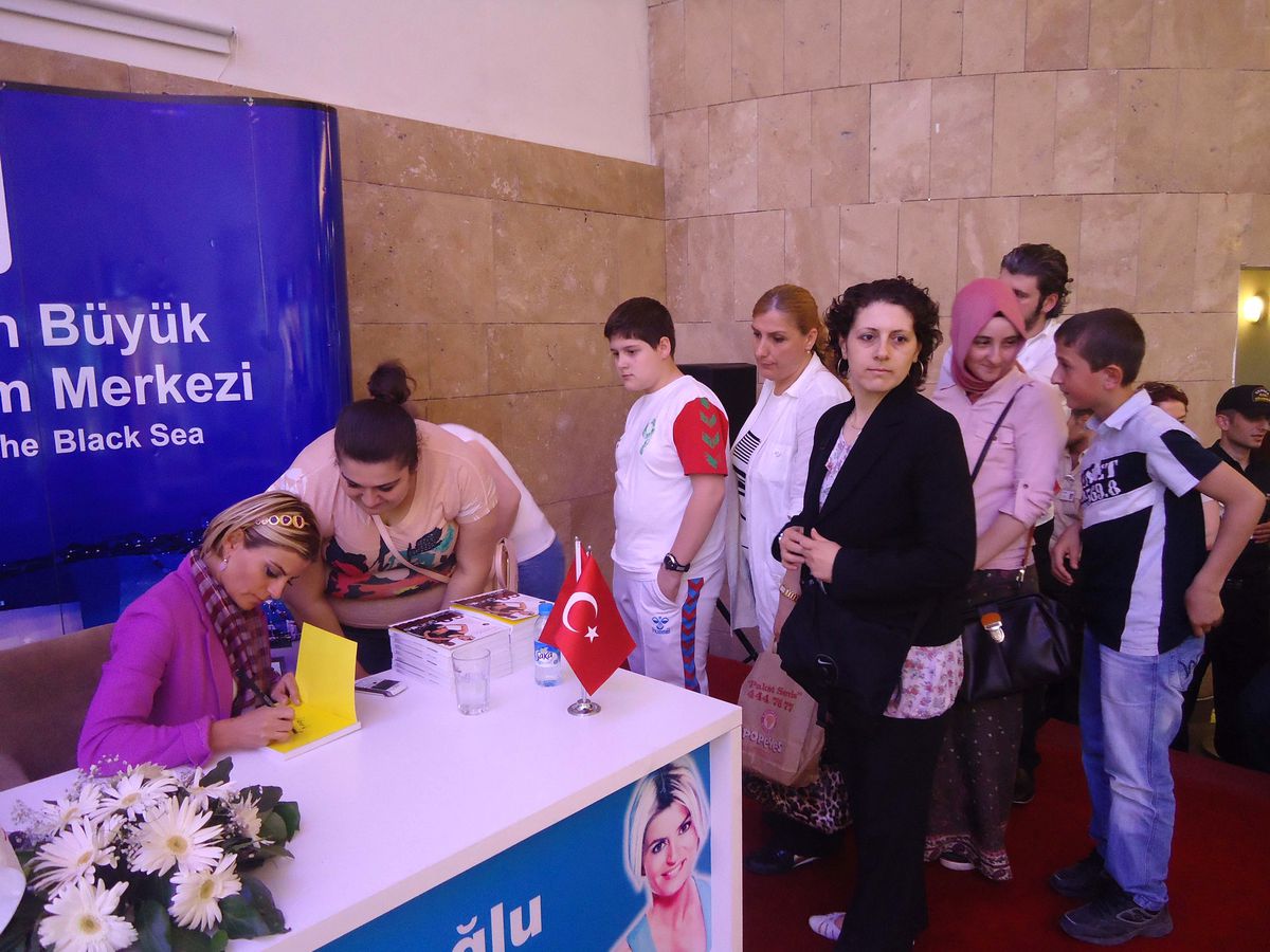 Ece Vahapoğlu Trabzon\'da Genç Kalmanın Sırlarını Anlattı