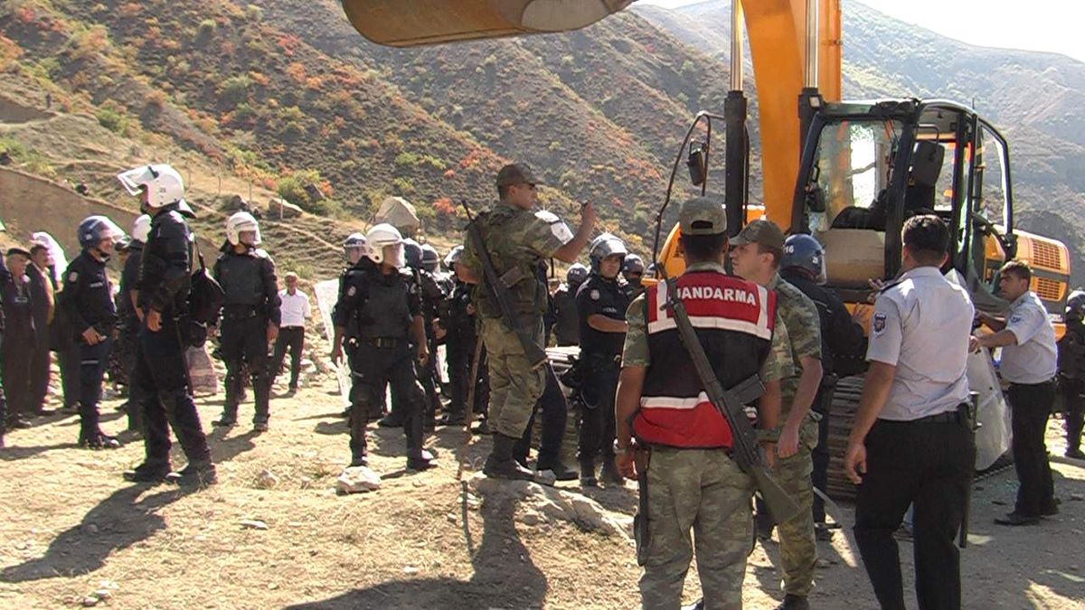 Erzurum'da Hes Olaylarında Taşlanan 80 Polis, Şikayetçi Oldu