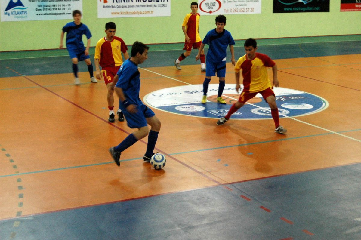 Gençlik Haftası Futsal Turnuvasında Kazanan Ticaret Lisesi Oldu
