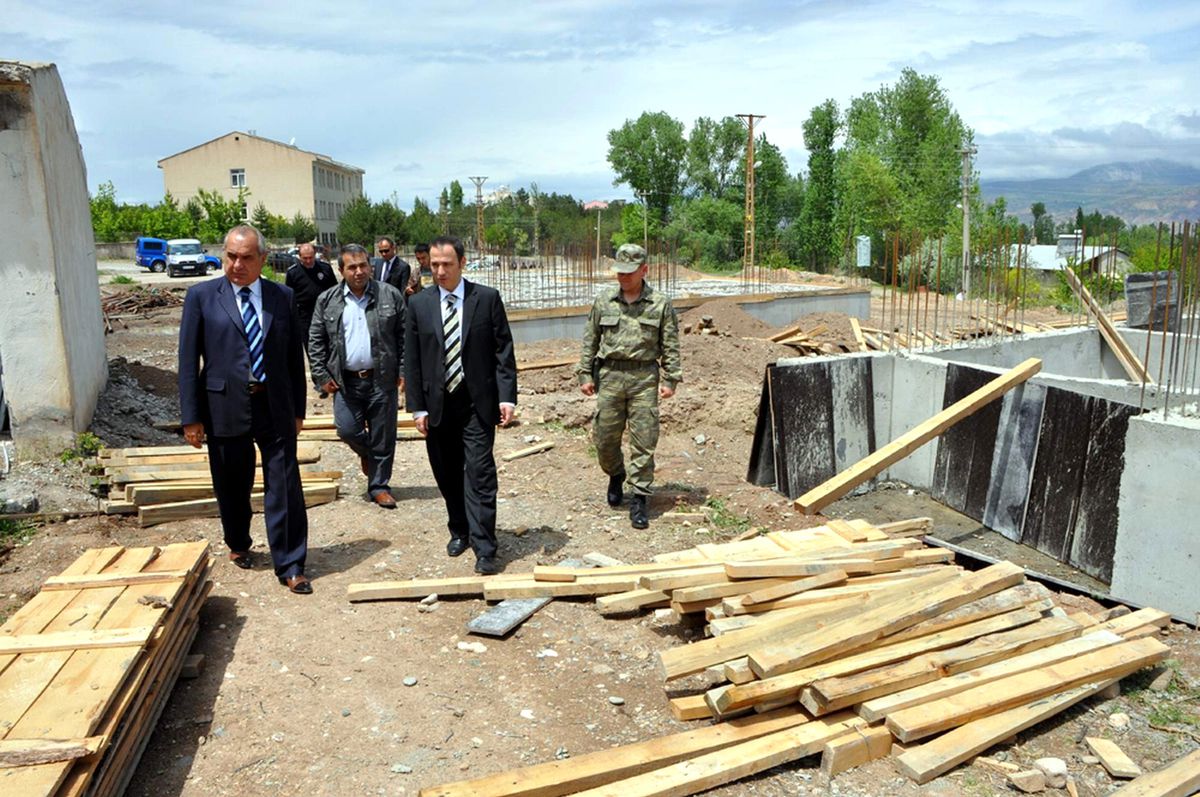Heyelan Riski Olan Köydeki 37 Aile Suşehri\'ne Taşınacak