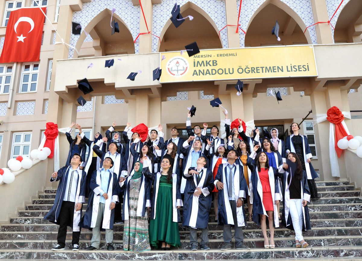 İMKB Anadolu Öğretmen Lisesi'nde Mezuniyet Coşkusu