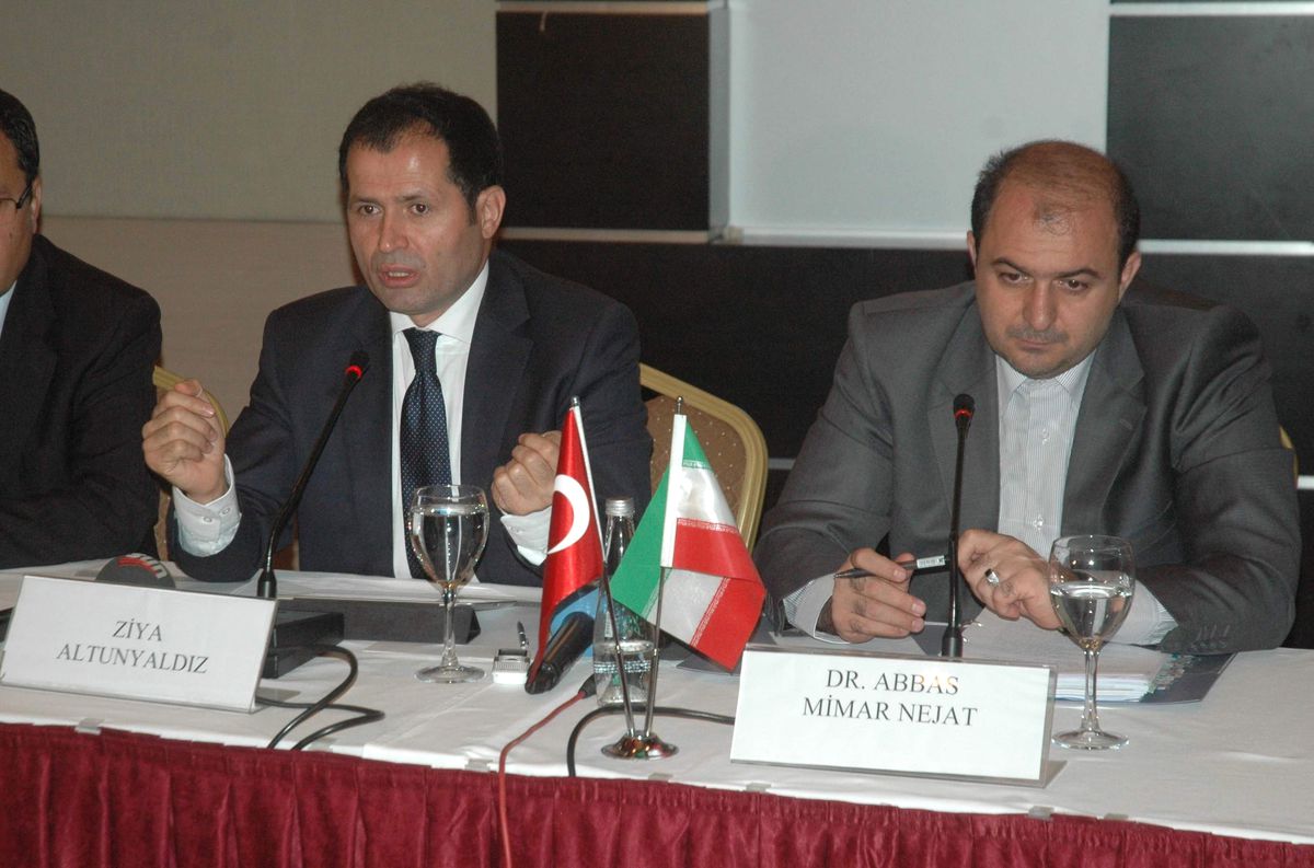 İran ile Türkiye\'nin Hedefi 30 Milyar Dolar Ticaret Hacmi