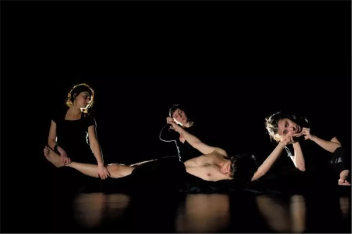 İstanbul Fransız Kültür Merkezi'nde Performans