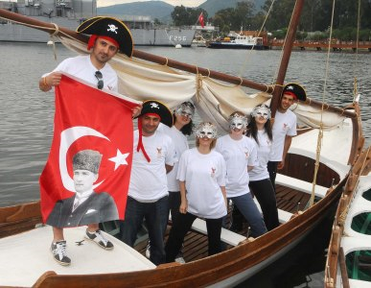 İzmir Kayıkları 19 Mayıs İçin Yarıştı