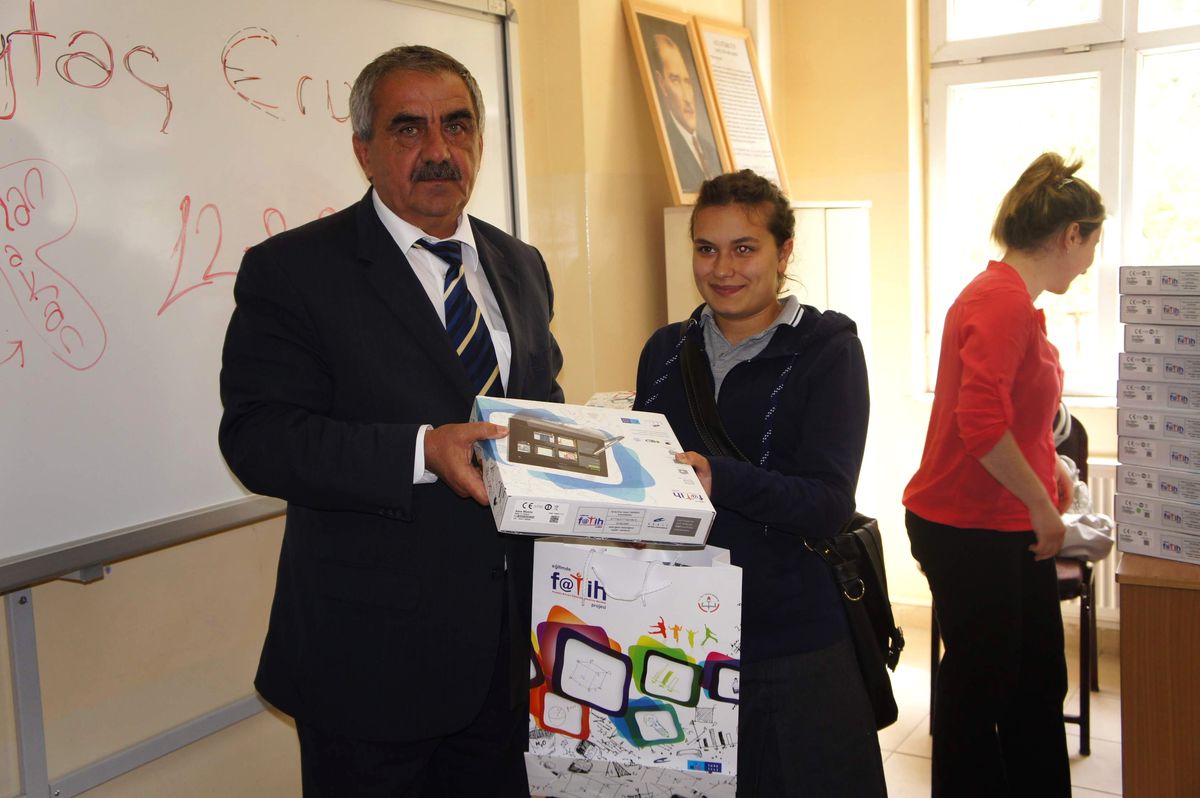 Kastamonu\'da Öğrencilere Tablet Bilgisayar Dağıtımı Başladı