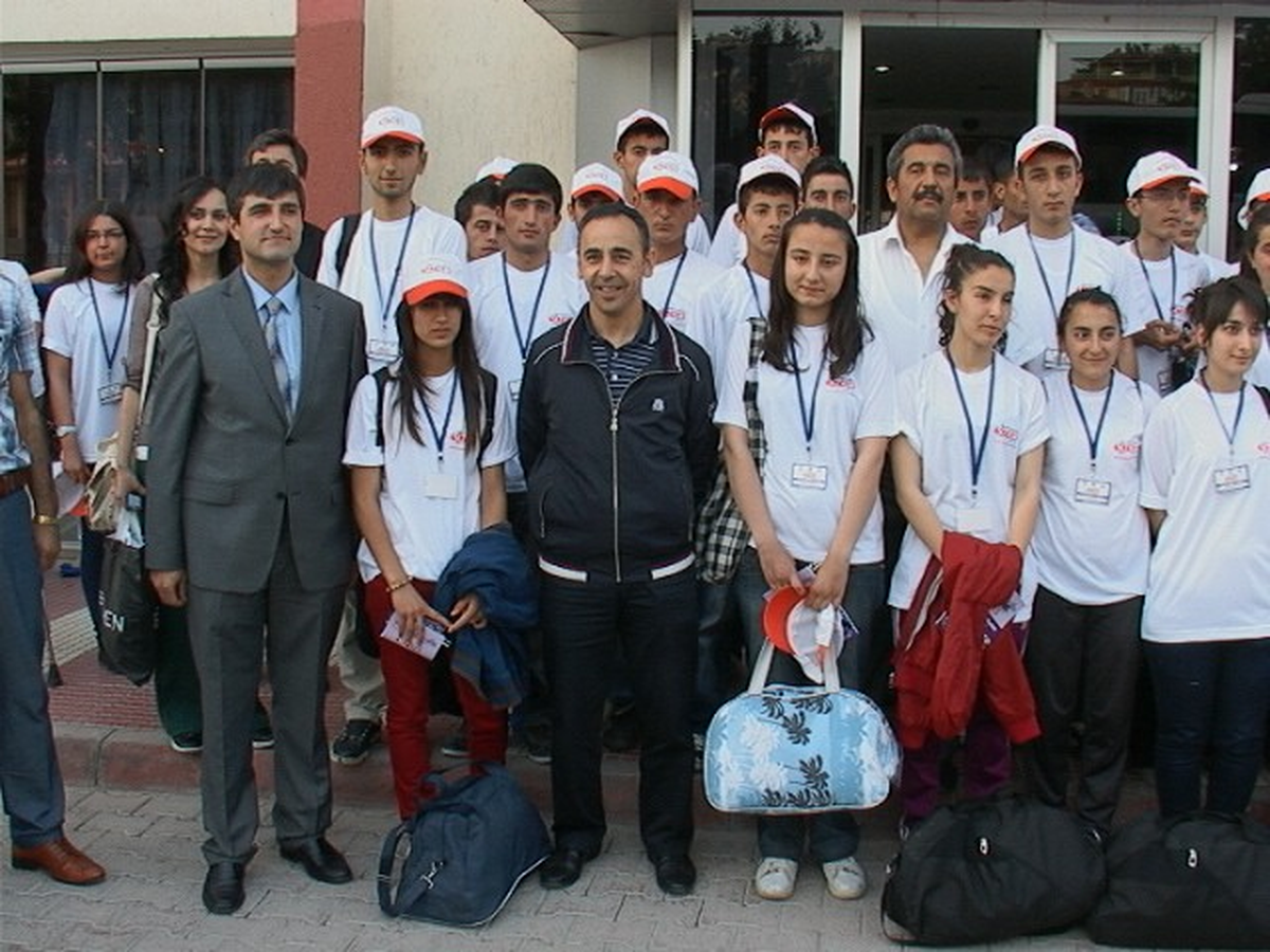 'Kayısı Çiçekleri Solmasın' Projesi Kapsamında 46 Lise Öğrencisi Geziye Götürüldü