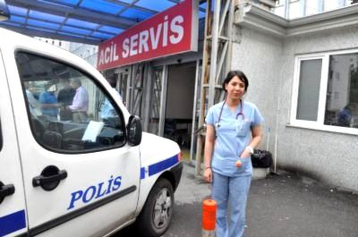 Kızına Rapor Vermeyen Doktoru Yumrukladı (2)