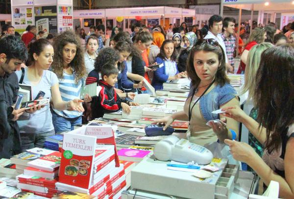 Kocaeli Kitap Fuarı\'na Ziyaretçi Akını
